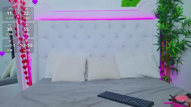 Snapshot of AriannaSins chatting on 03-19-25, 02:35 AriannaSins online show from 03-19-25, 02:35