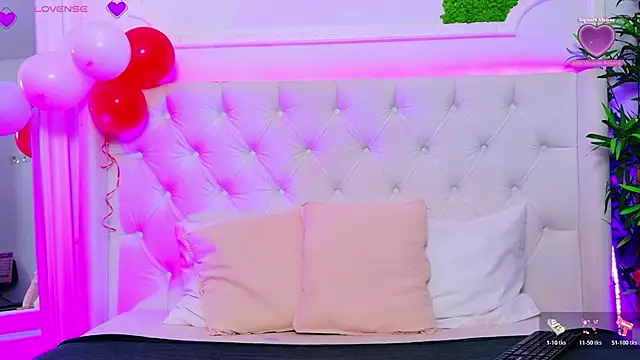 Snapshot of AriannaSins chatting on 02-18-26, 01:18 AriannaSins online show from 02-18-26, 01:18