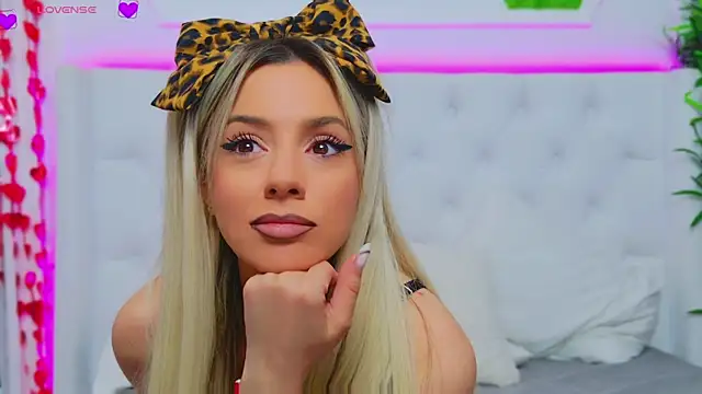 Snapshot of AriannaSins chatting on 03-12-25, 04:46 AriannaSins online show from 03-12-25, 04:46