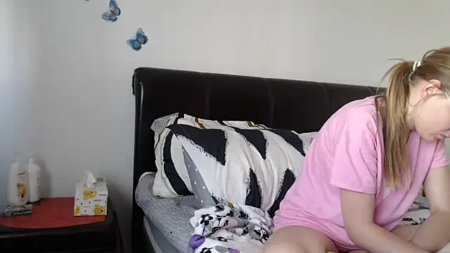 SandyCassie online show from 06-18-26, 05:50