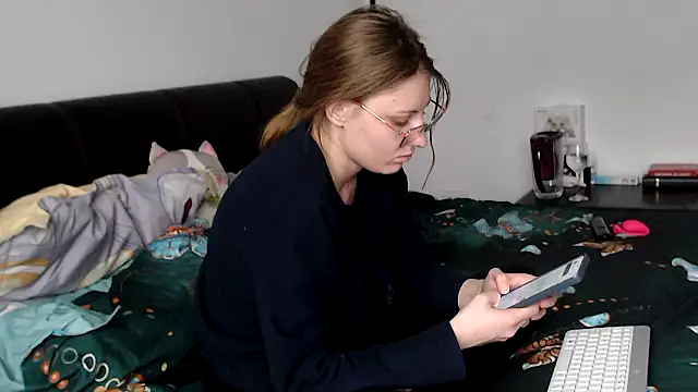 SandyCassie online show from 02-10-26, 01:43