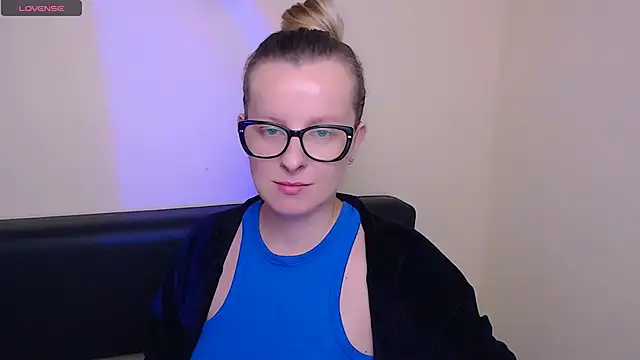 Snapshot of AllaLeomz chatting on 10-16-25, 06:54 AllaLeomz online show from 10-16-25, 06:54