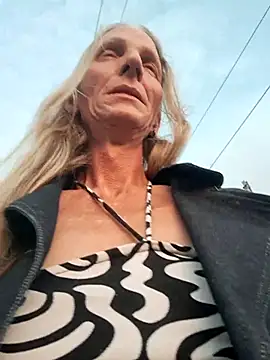 Snapshot of Cheryl_F chatting on 06-17-26, 07:13 Cheryl F online show from 06-17-26, 07:13