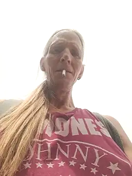 Snapshot of Cheryl_F chatting on 06-08-26, 11:44 Cheryl F online show from 06-08-26, 11:44