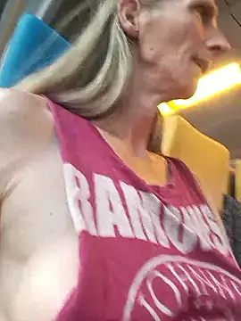 Snapshot of Cheryl_F chatting on 05-28-26, 04:46 Cheryl F online show from 05-28-26, 04:46