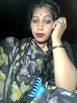 Snapshot of Ragni_bhargav chatting on 10-15-25, 04:15 Ragni bhargav online show from 10-15-25, 04:15