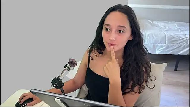 WinnieRin online show from 12-03-25, 09:03