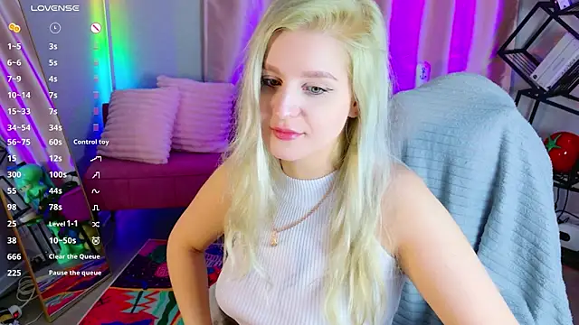 Snapshot of cold_blondie chatting on 05-07-26, 05:55 cold blondie online show from 05-07-26, 05:55