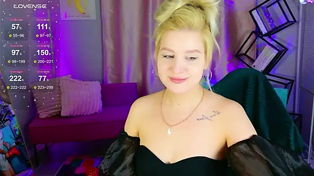 Snapshot of cold_blondie chatting on 05-21-26, 05:49 cold blondie online show from 05-21-26, 05:49