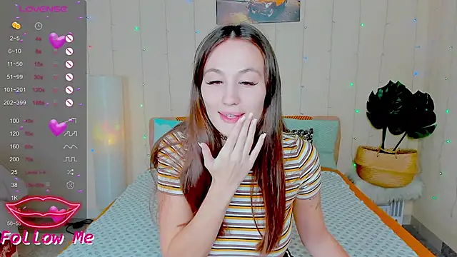 honeybuns lizzy online show from 10-17-25, 01:20