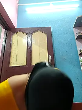 Snapshot of roshniparveen5655 chatting on 10-29-25, 05:39 roshniparveen5655 online show from 10-29-25, 05:39