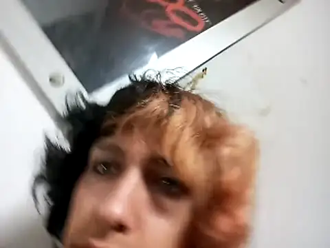 Snapshot of Maki_Morningstar chatting on 10-27-25, 07:26 Maki Morningstar online show from 10-27-25, 07:26