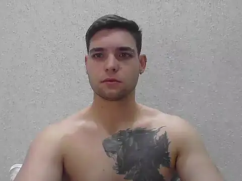 Snapshot of Zure-xxx chatting on 05-12-26, 10:05 Zure-xxx online show from 05-12-26, 10:05