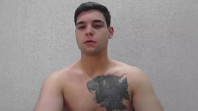 Snapshot of Zure-xxx chatting on 05-29-26, 02:06 Zure-xxx online show from 05-29-26, 02:06