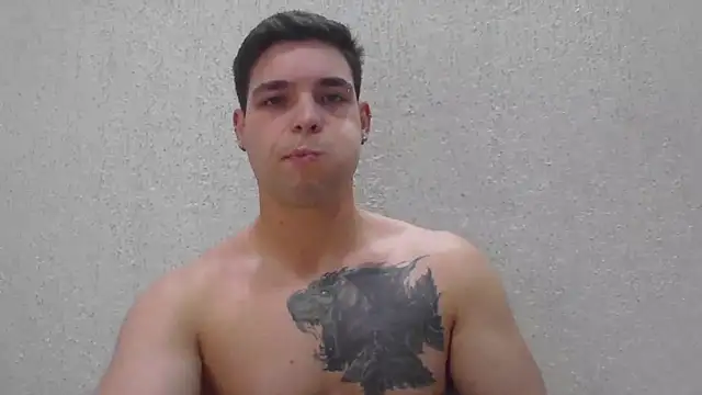 Snapshot of Zure-xxx chatting on 05-27-26, 01:37 Zure-xxx online show from 05-27-26, 01:37