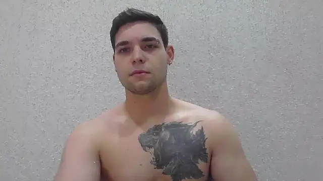Snapshot of Zure-xxx chatting on 06-02-26, 01:05 Zure-xxx online show from 06-02-26, 01:05