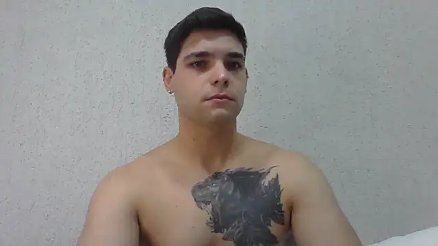 Snapshot of Zure-xxx chatting on 06-11-26, 12:12 Zure-xxx online show from 06-11-26, 12:12
