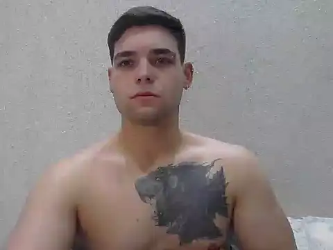 Snapshot of Zure-xxx chatting on 05-10-26, 12:14 Zure-xxx online show from 05-10-26, 12:14