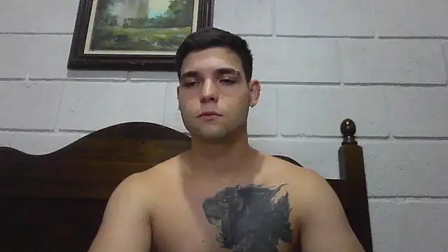 Snapshot of Zure-xxx chatting on 05-19-26, 02:51 Zure-xxx online show from 05-19-26, 02:51