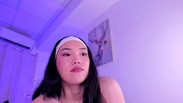 Divine Madeleine online show from 04-13-26, 05:33