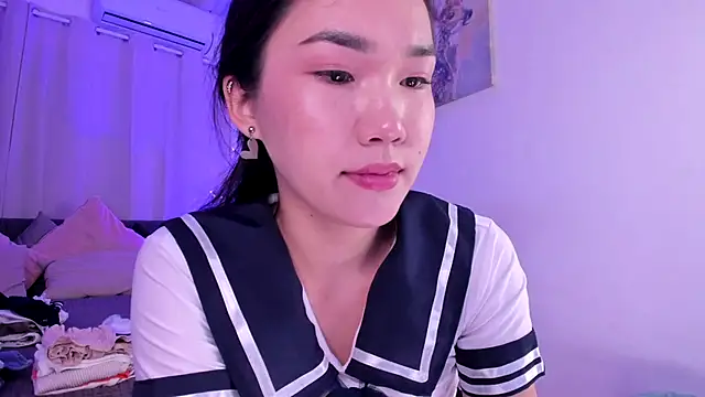 Divine Madeleine online show from 05-13-26, 06:09