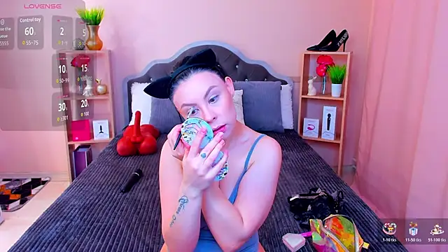 Snapshot of ChloeBrut chatting on 11-10-25, 12:37 ChloeBrut online show from 11-10-25, 12:37