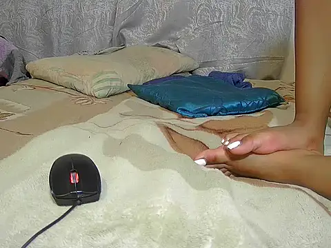 Snapshot of DoubleSpreadXX chatting on 11-08-25, 07:28 DoubleSpreadXX online show from 11-08-25, 07:28