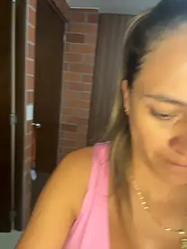 valentina herrrera online show from 11-14-25, 03:54