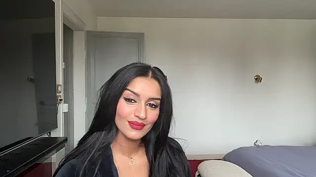 Snapshot of Lailawick chatting on 01-08-26, 02:23 Lailawick online show from 01-08-26, 02:23