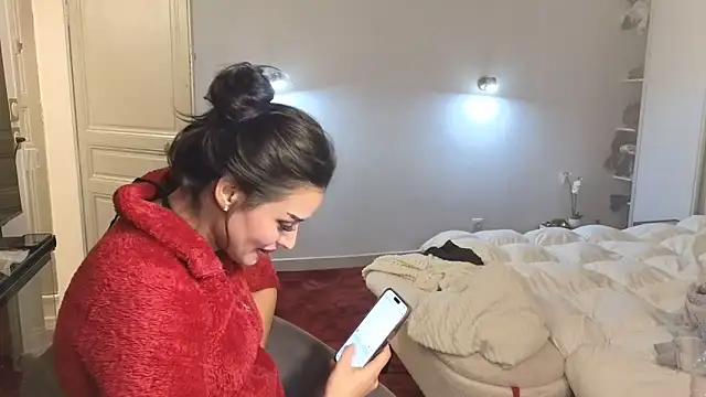 Snapshot of Lailawick chatting on 12-13-25, 08:59 Lailawick online show from 12-13-25, 08:59