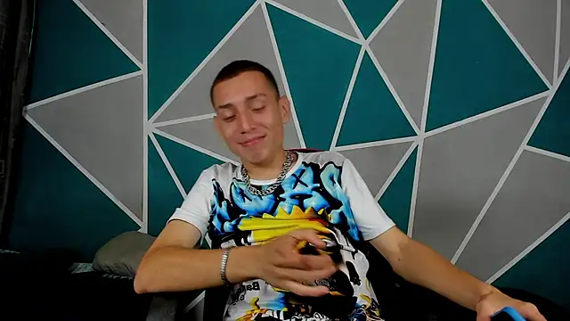 Snapshot of precioso97 chatting on 10-16-25, 12:13 precioso97 online show from 10-16-25, 12:13