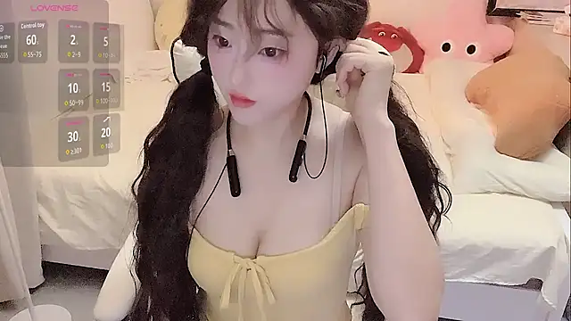 Snapshot of Ximi1 chatting on 10-17-25, 10:44 Ximi1 online show from 10-17-25, 10:44