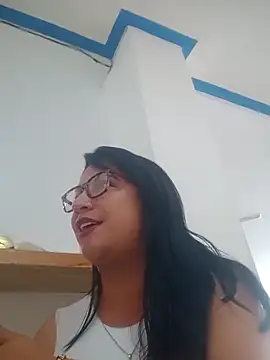 Snapshot of Ailinemart chatting on 10-17-25, 03:25 Ailinemart online show from 10-17-25, 03:25