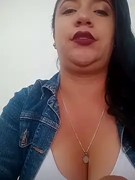 Snapshot of Ailinemart chatting on 10-18-25, 03:03 Ailinemart online show from 10-18-25, 03:03
