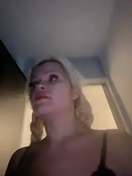 CherryXOX- online show from 11-19-25, 05:18