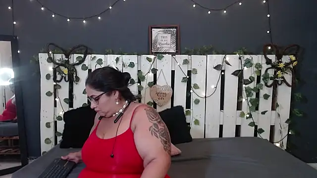 Snapshot of CANDY__STRONG chatting on 10-20-25, 01:11 CANDY STRONG online show from 10-20-25, 01:11