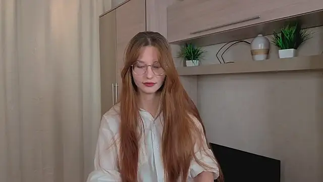 RachelColli online show from 11-15-25, 01:48