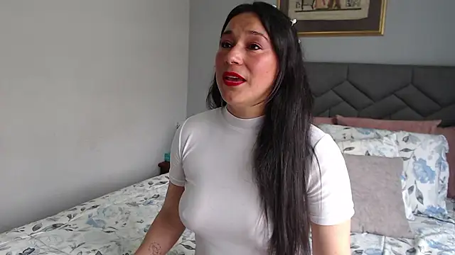 Elizabeth bennett 6 online show from 03-19-26, 04:40