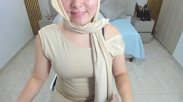Snapshot of Rania_irfan chatting on 10-21-25, 02:05 Rania irfan online show from 10-21-25, 02:05