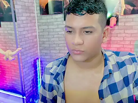 Snapshot of ThomasAxel chatting on 11-08-25, 09:29 ThomasAxel online show from 11-08-25, 09:29