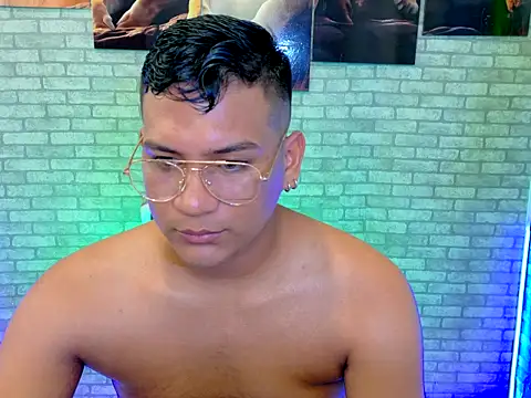 Snapshot of ThomasAxel chatting on 11-03-25, 08:45 ThomasAxel online show from 11-03-25, 08:45