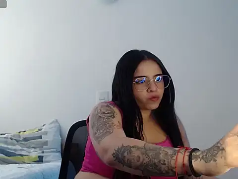 Snapshot of Scarleth_Bliss chatting on 10-16-25, 05:54 Scarleth Bliss online show from 10-16-25, 05:54