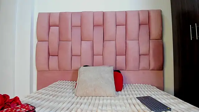 EuphoriaSavage online show from 10-27-25, 01:01