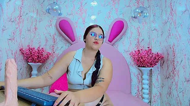 scarlett montoya online show from 11-24-25, 07:47