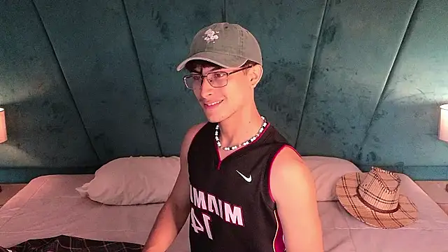 Aaron Eze online show from 03-27-26, 09:16