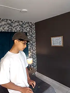 Aaron Eze online show from 03-12-26, 12:20