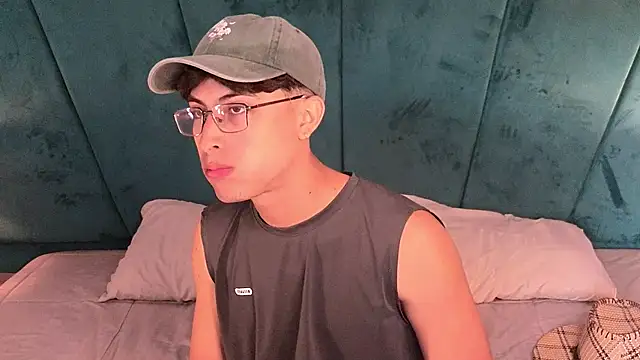 Aaron Eze online show from 04-05-26, 01:29