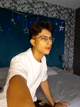 Aaron Eze online show from 12-19-25, 07:27