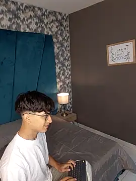 Aaron Eze online show from 03-06-26, 12:11