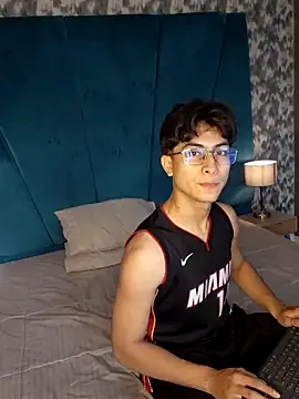 Aaron Eze online show from 02-20-26, 09:06